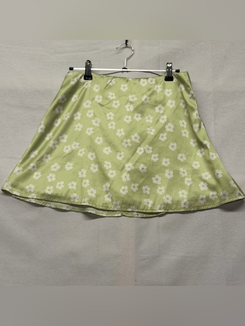 Princess Polly Light Green‎ Floral Circle Skirt size 6